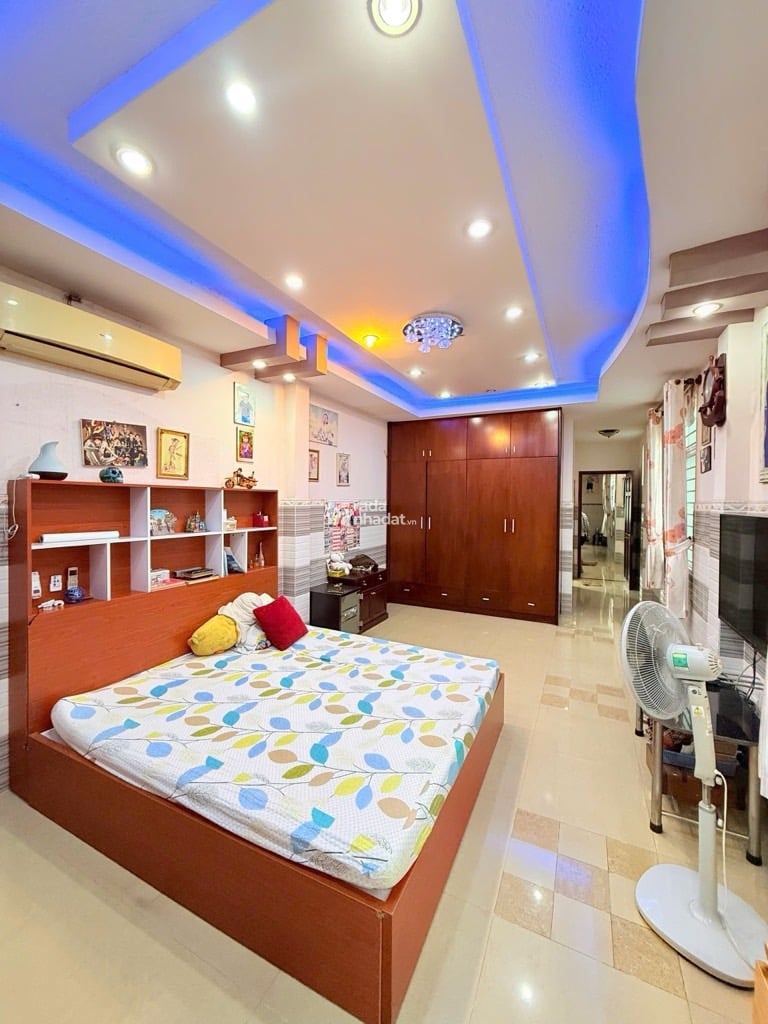 BÁN NHÀ TỈNH LỘ 10 88M2 4 TẦNG 8.X TỶ HẺM XE HƠI THÔNG KẾ AEON MALL TÊN LỬA  