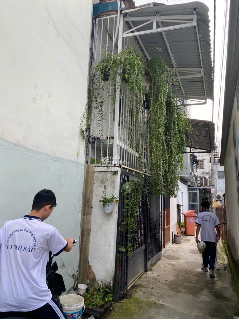 Nhà 2 tầng đường 49, Thủ Đức , 28m2, gần mặt tiền , giá chỉ 3.5 tỷ