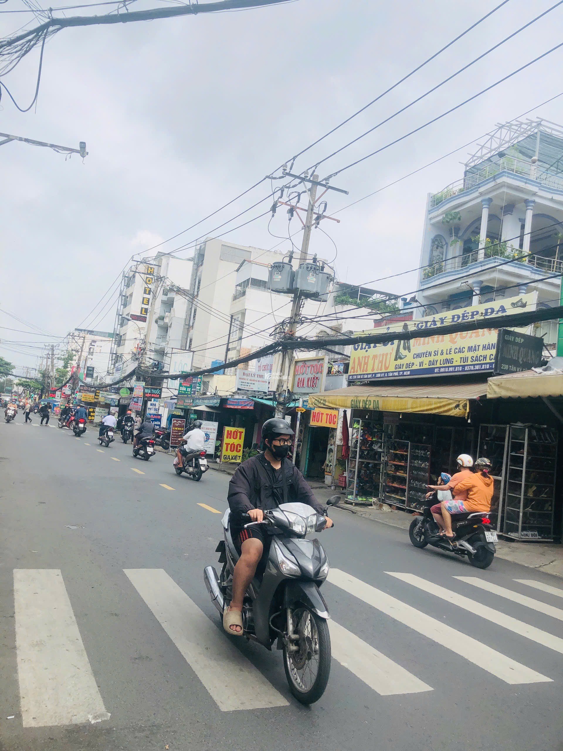 Nhà đẹp hẻm vip 8m thông đường Vườn Lài, P. Tân Thành DT 4mx13,5m 4 tấm giá 9,6 tỷ