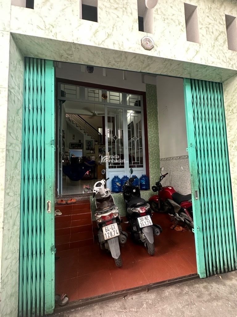 BÁN NHÀ 3 TẦNG SÁT KHU TÊN LỬA 110M2 NGANG 5M XE HƠI ĐỖ CỬA THU NHẬP 15TR/TH NHIK 6 TỶ 