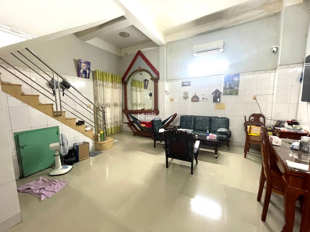 MẶT TIỀN ĐỘI CUNG -P.11- Q.11- DT: 5.4/5.9*11M- 13 TỶ 5