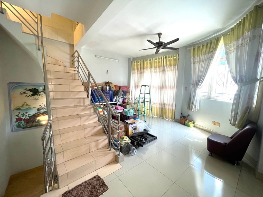 MẶT TIỀN ĐỘI CUNG -P.11- Q.11- DT: 5.4/5.9*11M- 13 TỶ 5