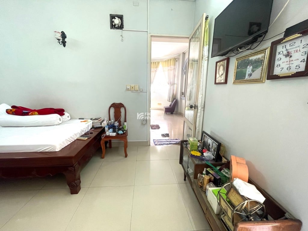 MẶT TIỀN ĐỘI CUNG -P.11- Q.11- DT: 5.4/5.9*11M- 13 TỶ 5