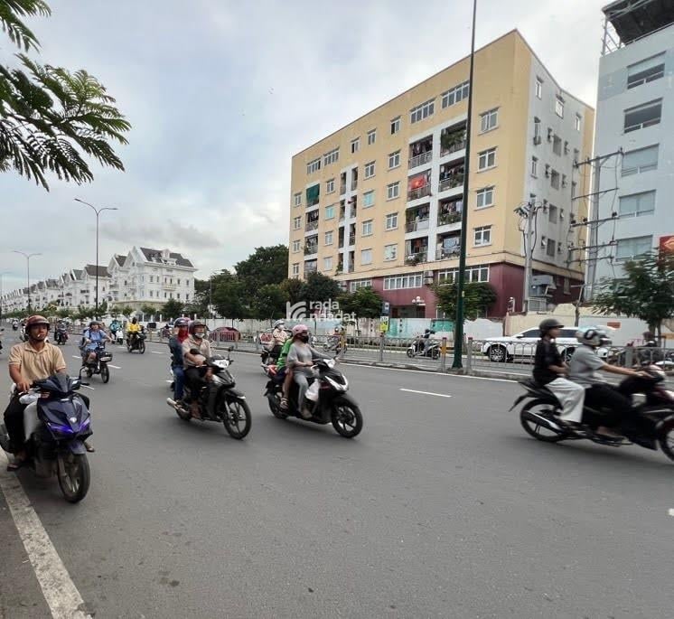 Bán nhà hẻm xe hơi Dương Quảng Hàm, Gò Vấp, 56m2, 5 tầng, gần Emart, giá 7.45 tỷ TL