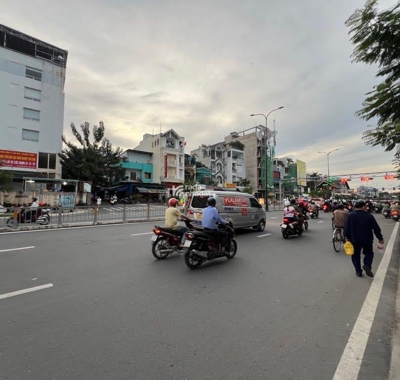 Bán nhà hẻm xe hơi Dương Quảng Hàm, Gò Vấp, 56m2, 5 tầng, gần Emart, giá 7.45 tỷ TL