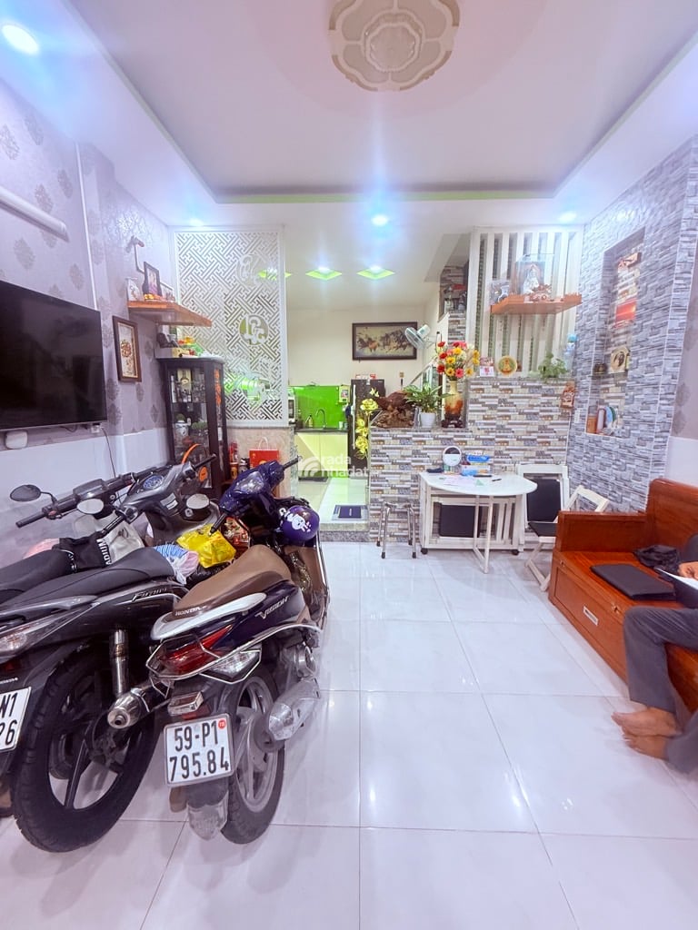 NHỈNH 3 TỶ - NHÀ 3 TẦNG - TRUNG TÂM QUẬN TÂN PHÚ - 30M2 - GẦN CHỢ - GIÁP TÂN BÌNH