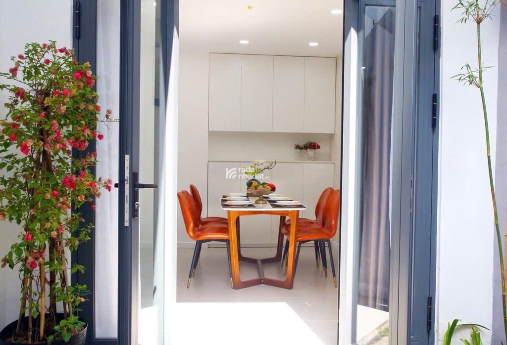 Biệt Thự Mini Có Hồ Bơi Giữa Lòng Bình Thạnh - Giá Tốt Đủ Nội Thất - 100m2 Đất Sạch Đẹp Thoáng