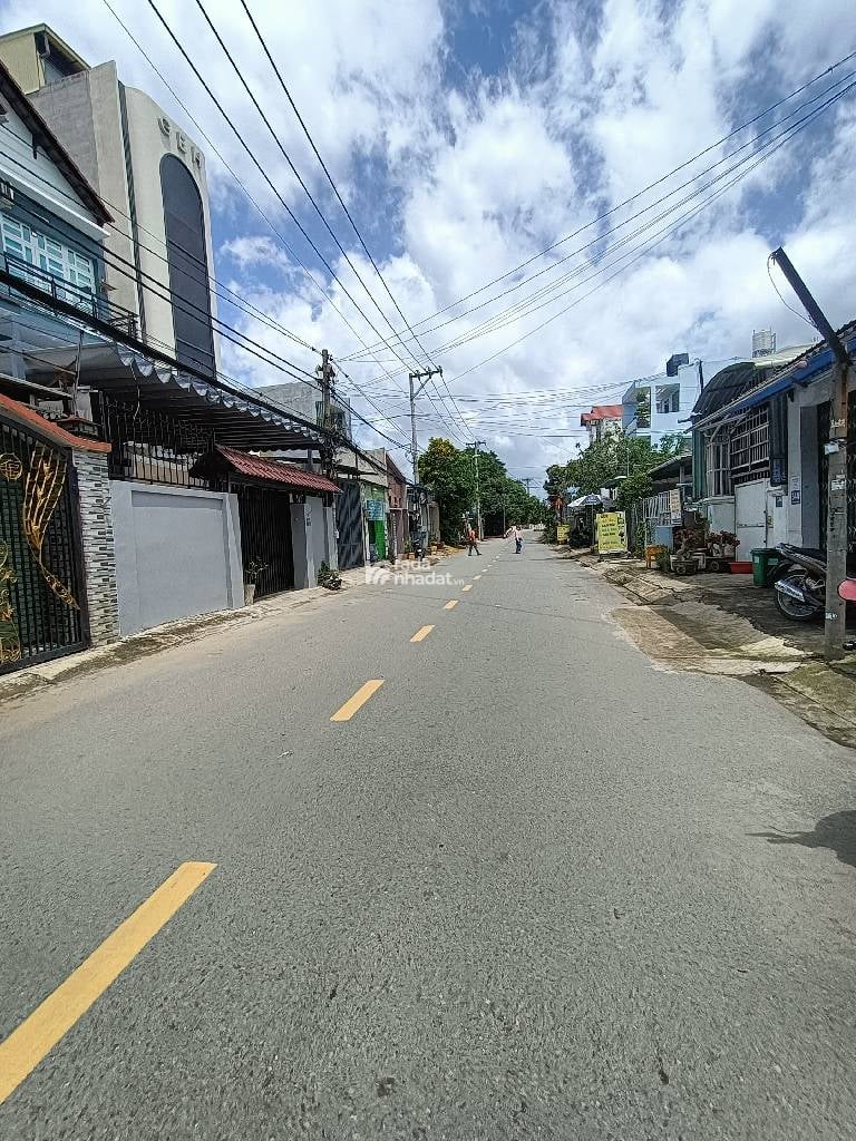 RA GẤP LÔ ĐẤT MẶT TIỀN K. DOANH ĐA NGÀNH GẦN Đ. LINH ĐÔNG 1300m2 CHỈ 52 TỶ.