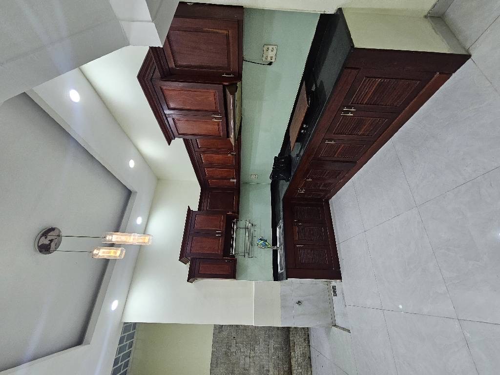Đường Nhựa 8m Thông, Diện tích : Ngang 4 dài 15.Gồm.4 phòng Ngủ 5wc.