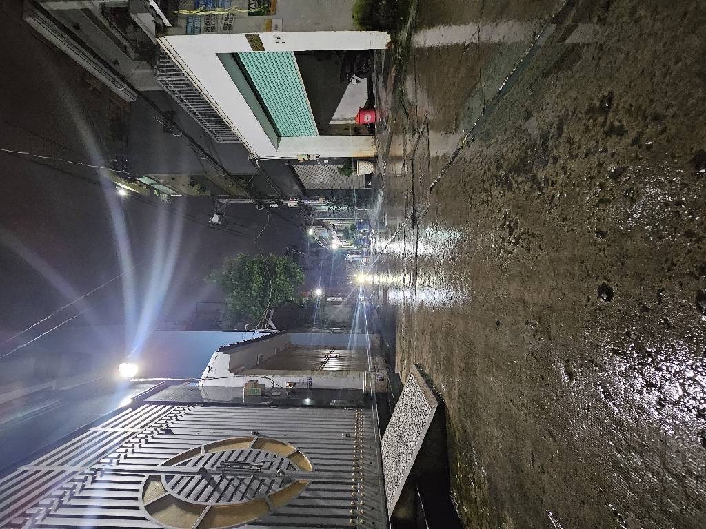 Đường Nhựa 8m Thông, Diện tích : Ngang 4 dài 15.Gồm.4 phòng Ngủ 5wc.