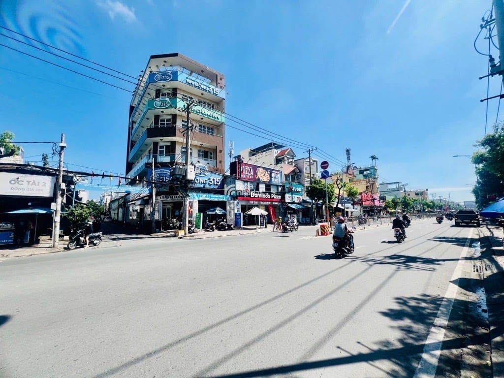 MẶT TIỀN KINH DOANH NGAY LÊ VĂN QUỚI  - ĐƯỜNG 8m - 4x10 - 3TẤM - 4PN - CHỈ 6 TỶ HƠN .