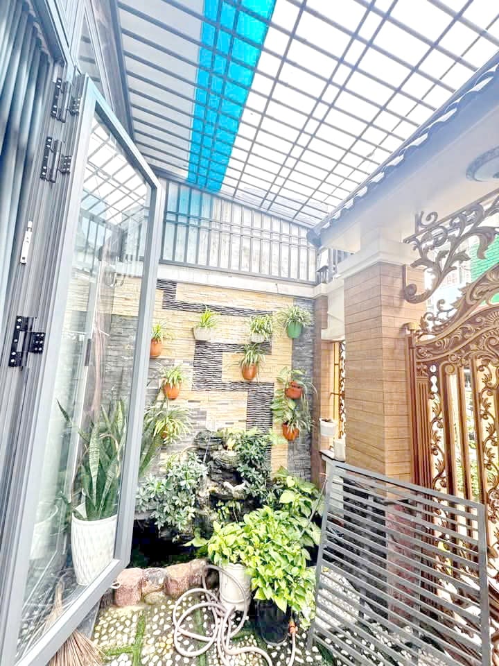 Bán nhà đẹp 3 lầu gần MT đường Bông Sao Phường 5 Quận 8