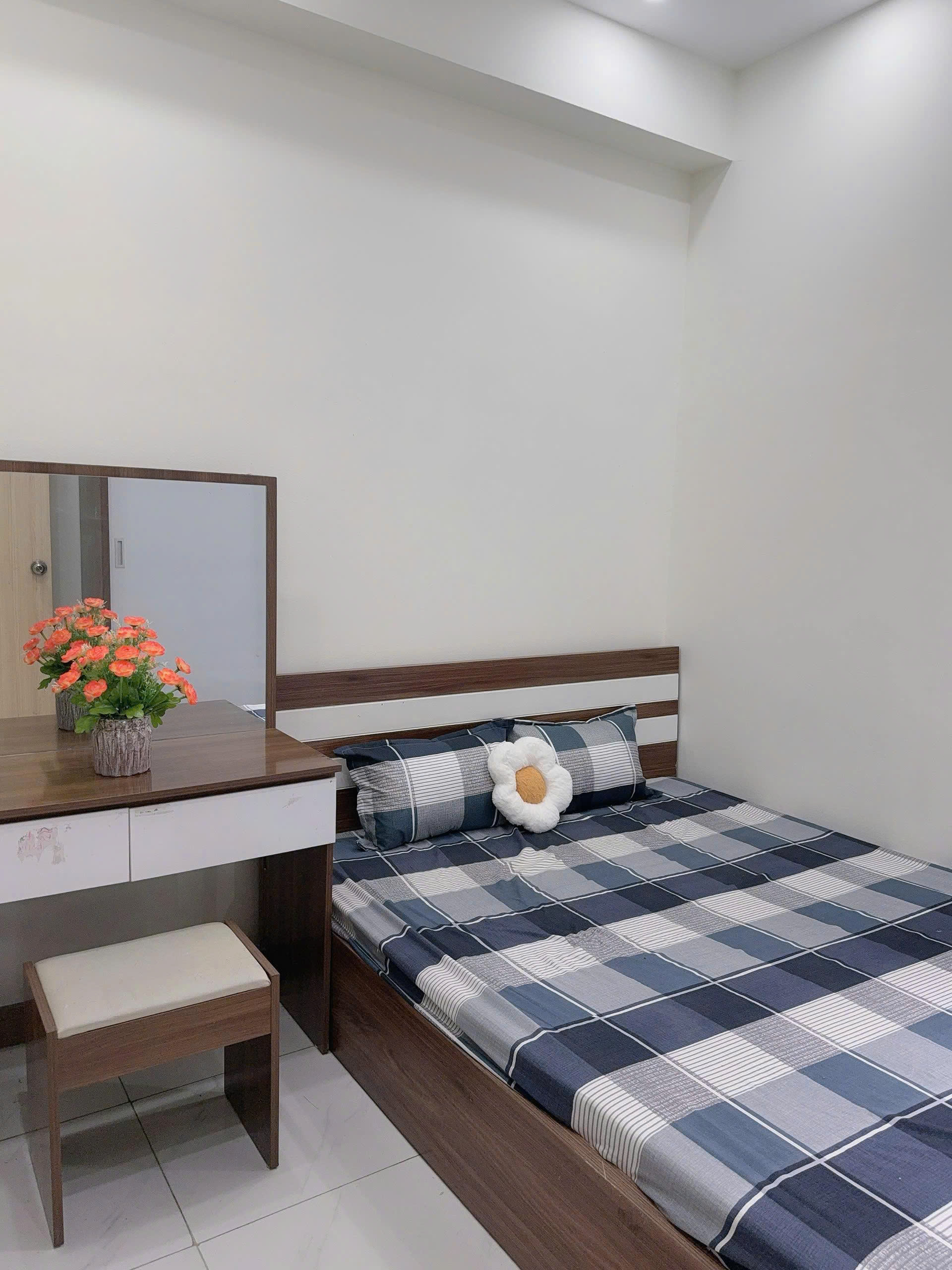 Bán căn hộ 68.5m2 tầng trung đẹp mặt đường chung cư Thanh Hà Cienco5 -Giá 2.7 Tỷ