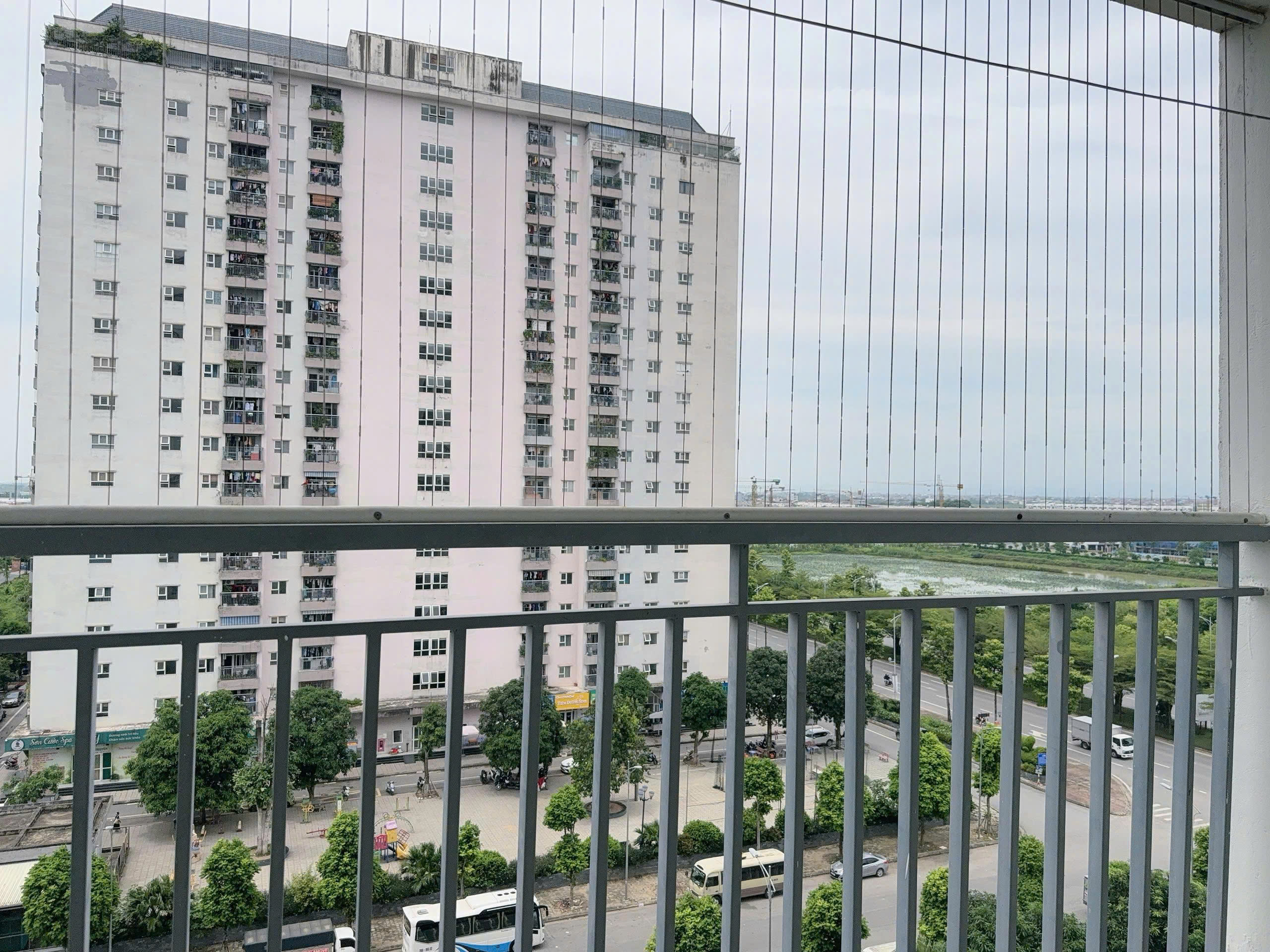 Bán căn hộ 68.5m2 tầng trung đẹp mặt đường chung cư Thanh Hà Cienco5 -Giá 2.7 Tỷ