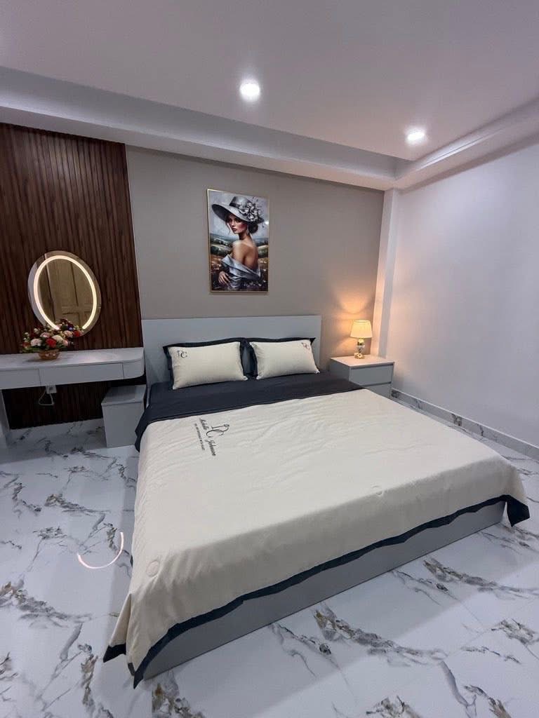 Nhà đẹp hẻm xe hơi , 5 tầng đường Hoàng Hoa Thám - Bình Thạnh , đầy đủ nội thất