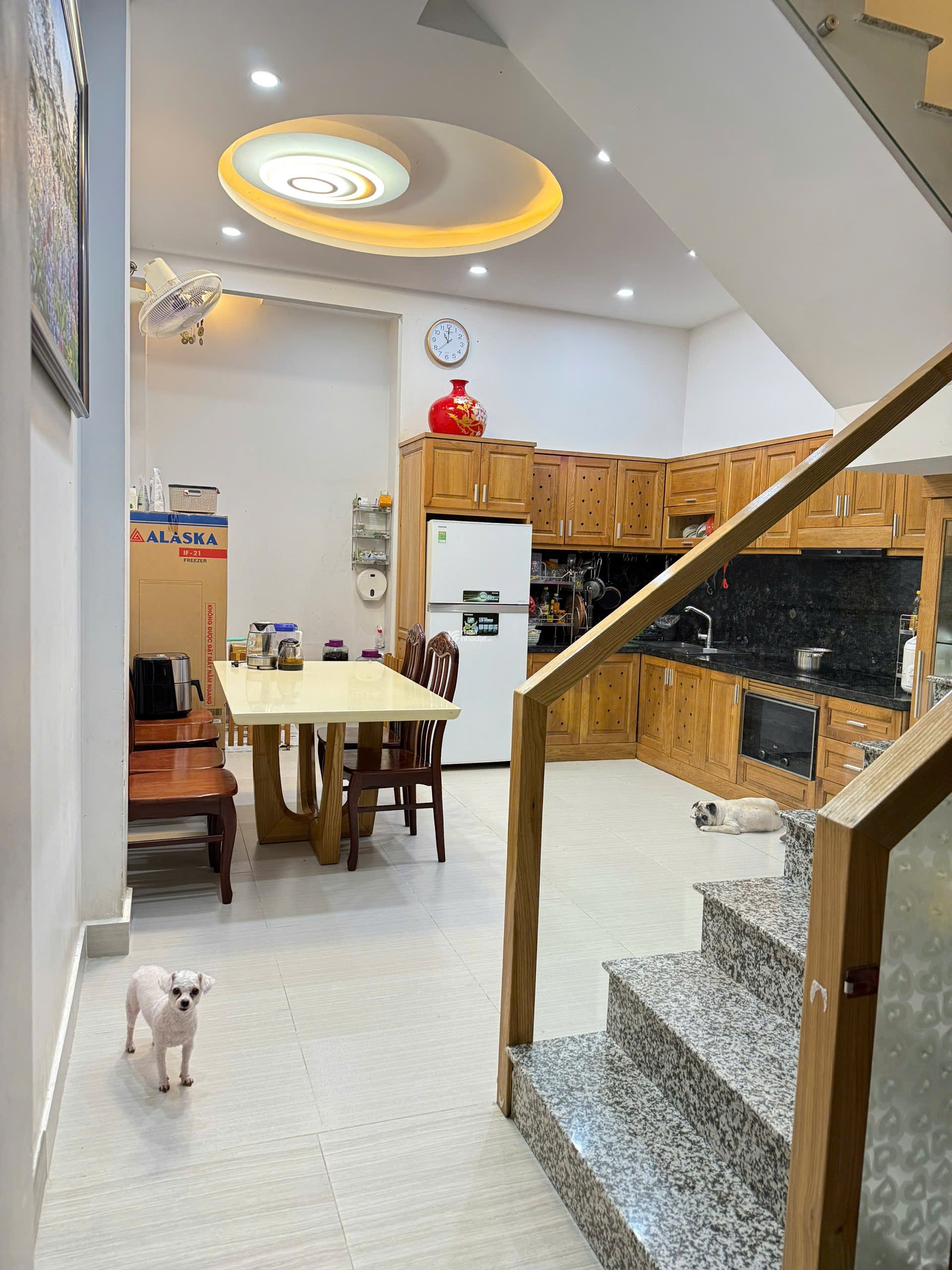 BÁN NHẢ HẺM Ô TÔ CMT8 Q3 - 4.2x12.6 - nhà 4 tầng - 15 tỷ TL  