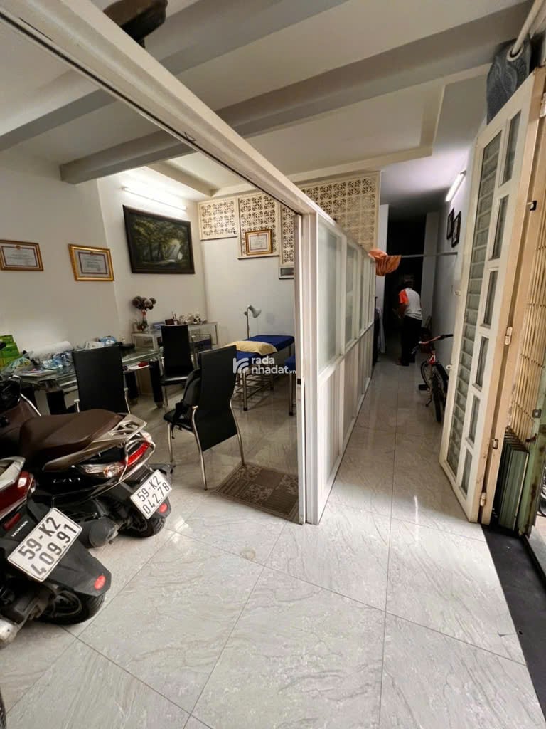 Bán nhà Lạc long Quân, Phườn g 8, Tân Bình. Trệt, 3 lầu , 3pn. Chưa tới 5 tỷ.
