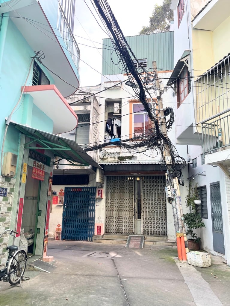 HÀNG HIẾM QUẬN 11 - MỘT  BƯỚC RA MẶT TIỀN 3/2 - HẺM XE HƠI-CHỈ 8,xx TỶ 