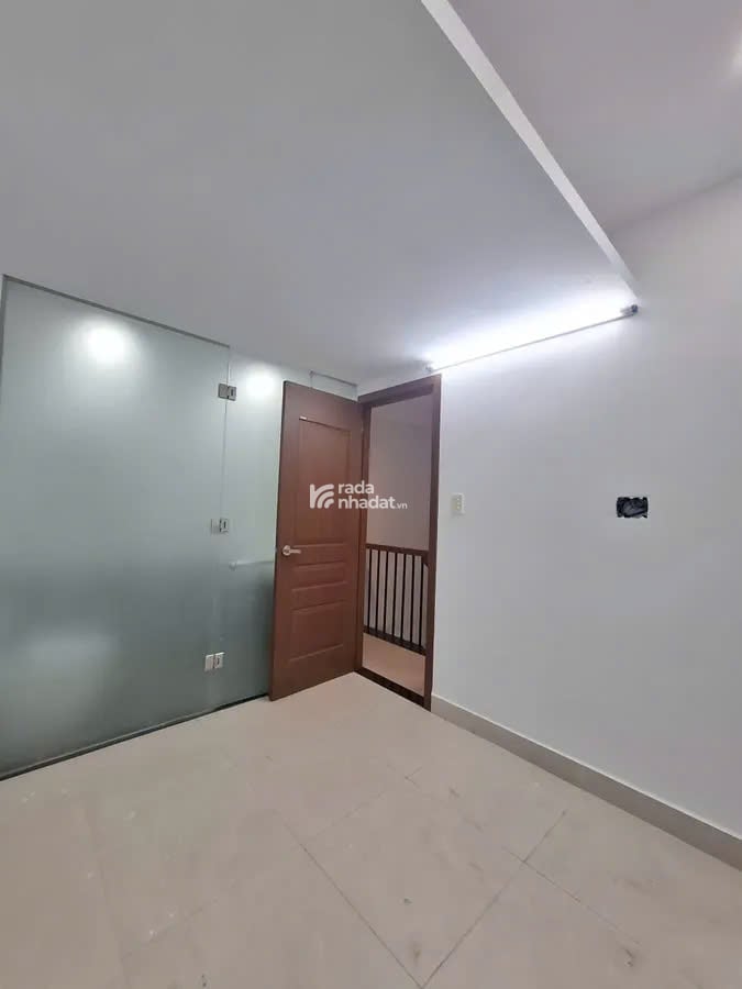 MT Lê Sát, 4 tầng mới, ngang 5.3m, Ở và KD đỉnh, giá 8.35 tỷ TL