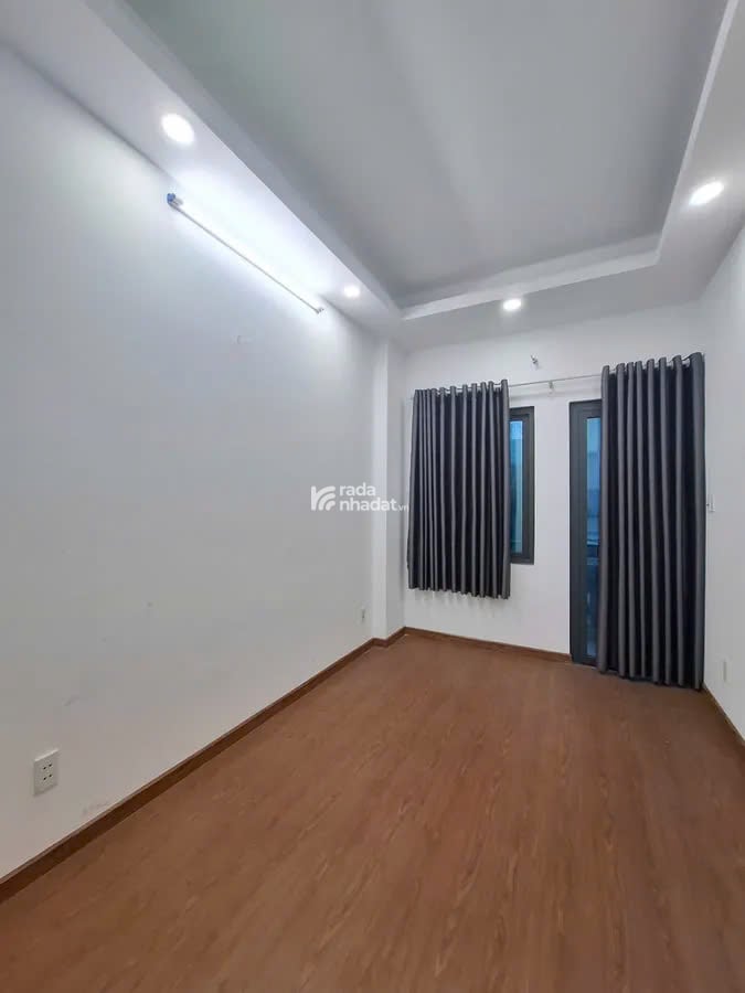 MT Lê Sát, 4 tầng mới, ngang 5.3m, Ở và KD đỉnh, giá 8.35 tỷ TL