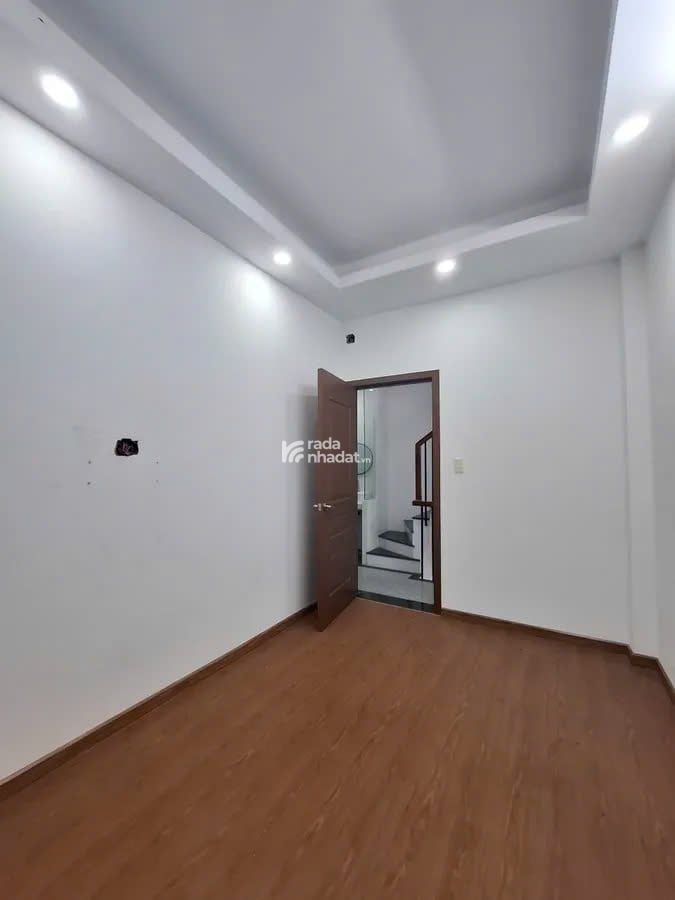 MT Lê Sát, 4 tầng mới, ngang 5.3m, Ở và KD đỉnh, giá 8.35 tỷ TL