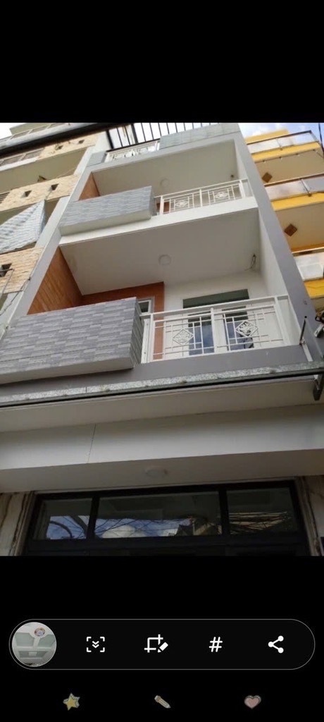 Diện tích:4x17mKết cấu:1 trệt 3 lầu 6 phòng ngủ 1 sân thượng trước sau Gần chợ trường học các cấp