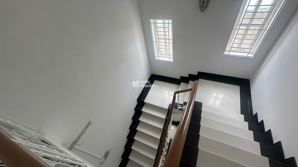 Biệt Thự Hẻm Xe Hơi Gần Mặt Tiền P7 Bình Thạnh - Diện Tích Khủng 15x17 - 11PN 8WC Rộng Thoáng