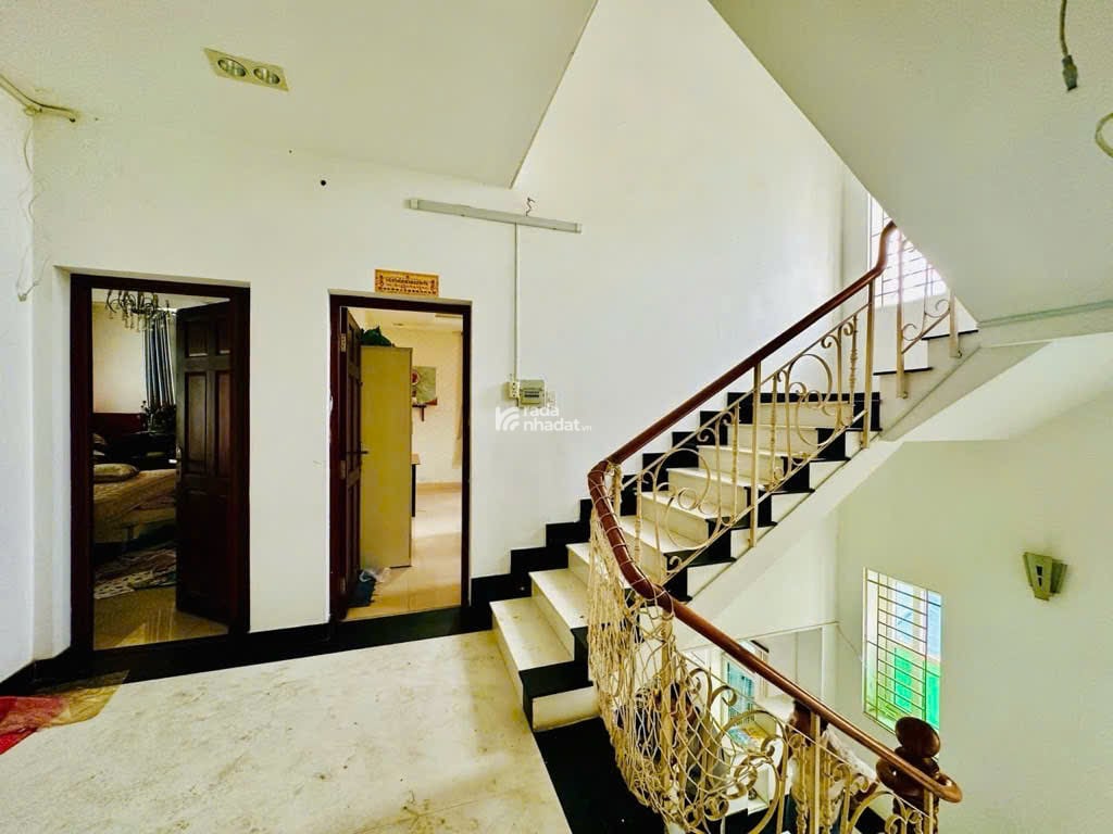 Biệt Thự Hẻm Xe Hơi Gần Mặt Tiền P7 Bình Thạnh - Diện Tích Khủng 15x17 - 11PN 8WC Rộng Thoáng