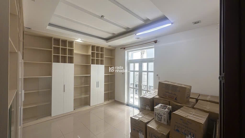 Biệt Thự Hẻm Xe Hơi Gần Mặt Tiền P7 Bình Thạnh - Diện Tích Khủng 15x17 - 11PN 8WC Rộng Thoáng