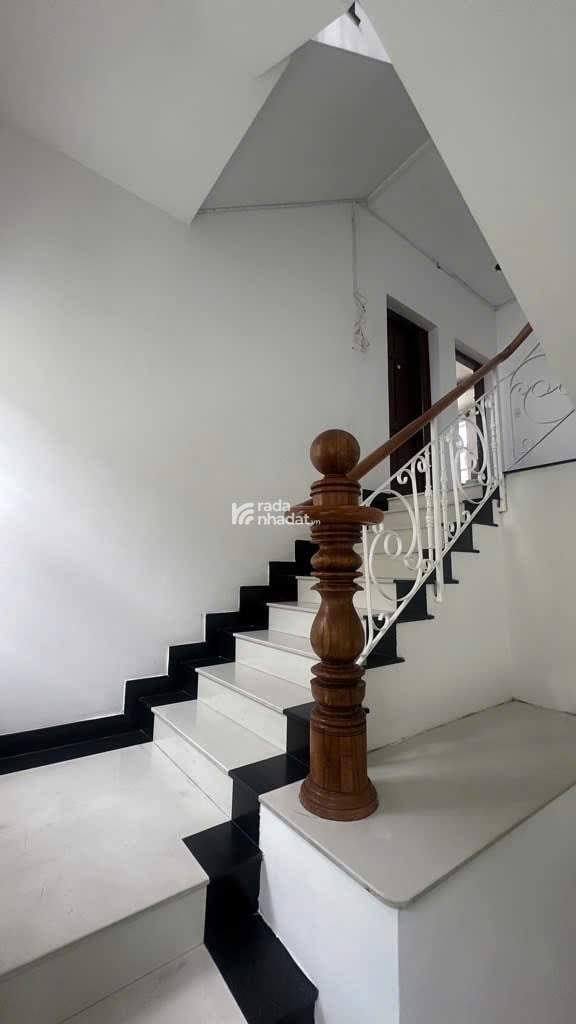 Biệt Thự Hẻm Xe Hơi Gần Mặt Tiền P7 Bình Thạnh - Diện Tích Khủng 15x17 - 11PN 8WC Rộng Thoáng