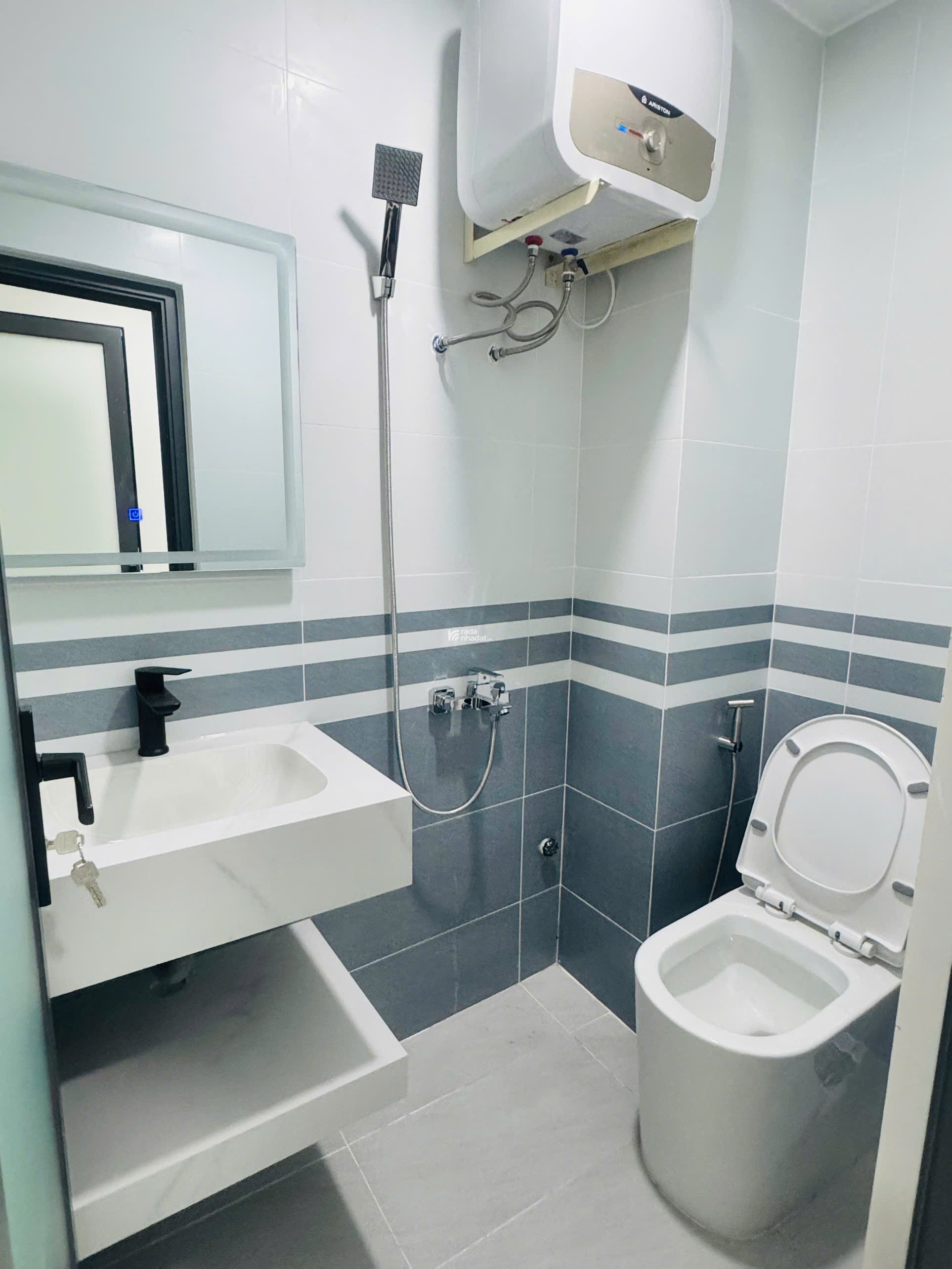 Bán nhà mặt tiền đường Nhật Tảo Quận 10 dt( 3 x 13m) giá 10.8 tỷ