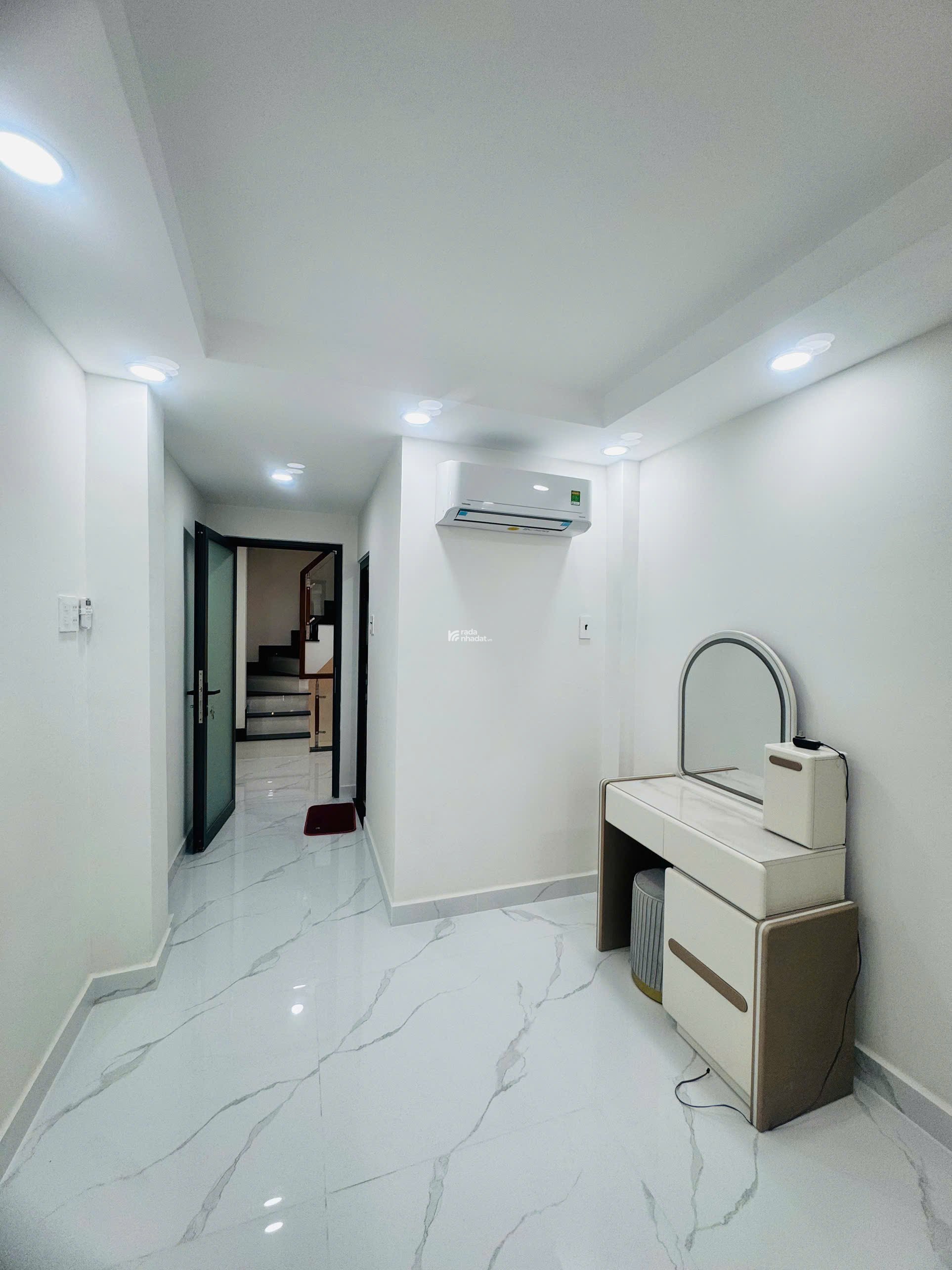 Bán nhà mặt tiền đường Nhật Tảo Quận 10 dt( 3 x 13m) giá 10.8 tỷ