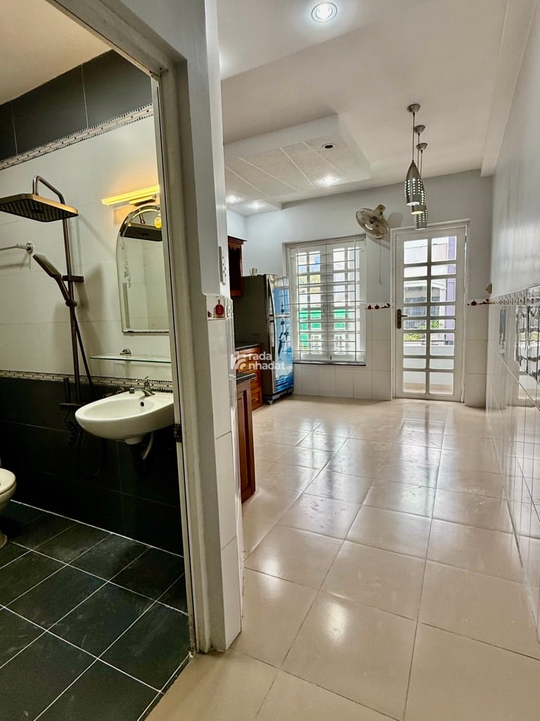 NHÀ ĐẸP 5 TẦNG - MẶT TIỀN ĐƯỜNG - KDC BÌNH PHÚ - HIẾM NHÀ BÁN