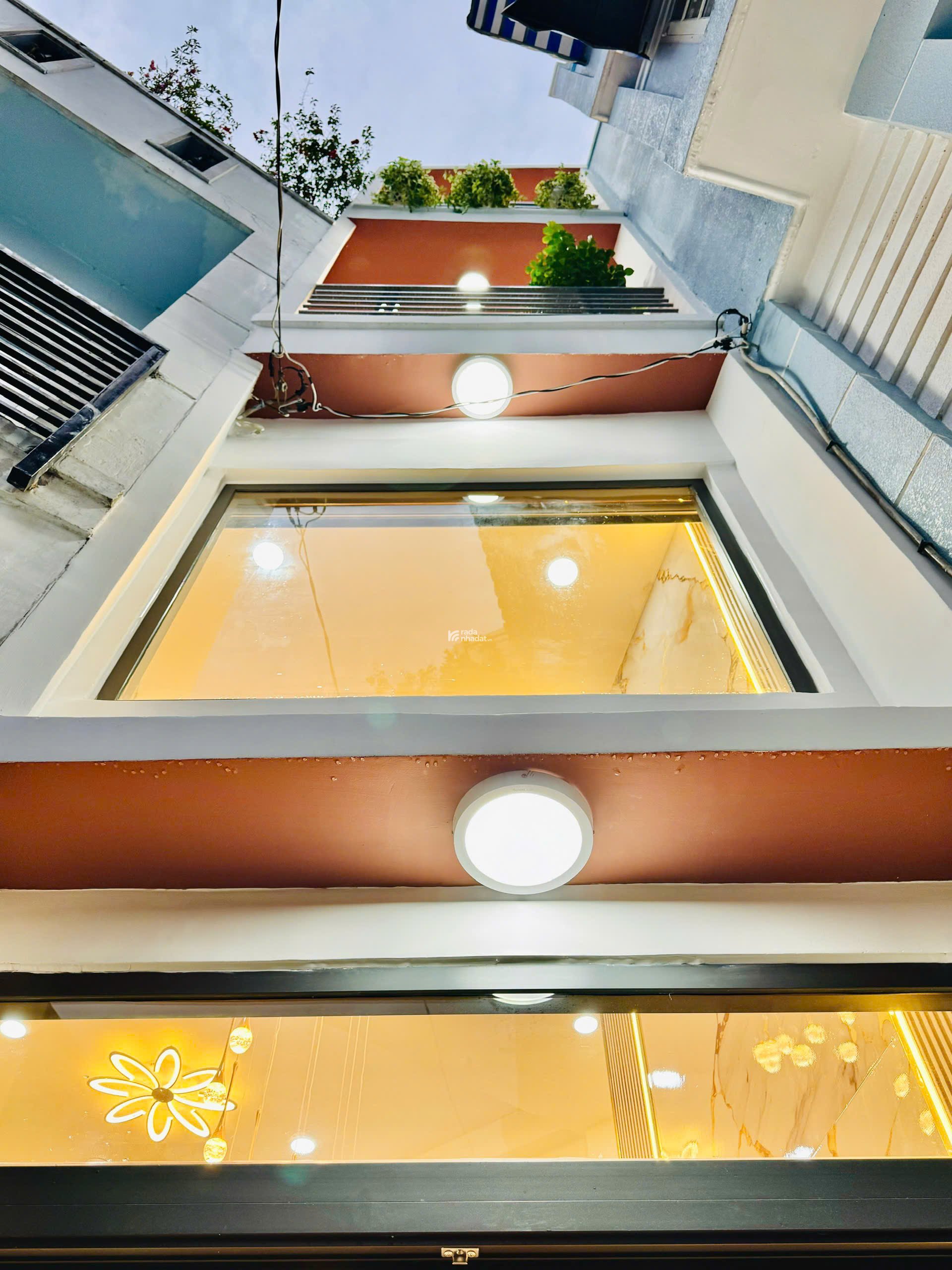 NHÀ ĐẸP FULL NỘI THẤT 4 TẦNG BTCT 4.X TỶ