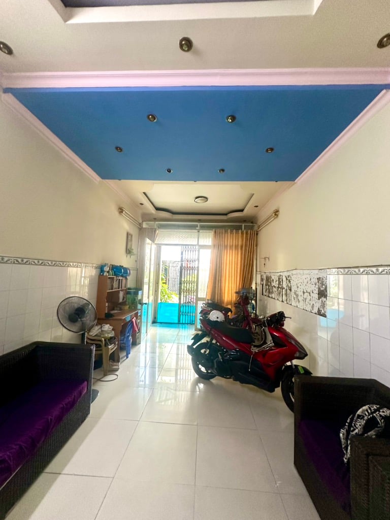 HẺM XE HƠI 6M - THÔNG TỨ TUNG -SÁT ĐẦM SEN - NHÀ 2 TẦNG 3PN - NGAY VÒNG XOAY LẠC LONG QUÂN