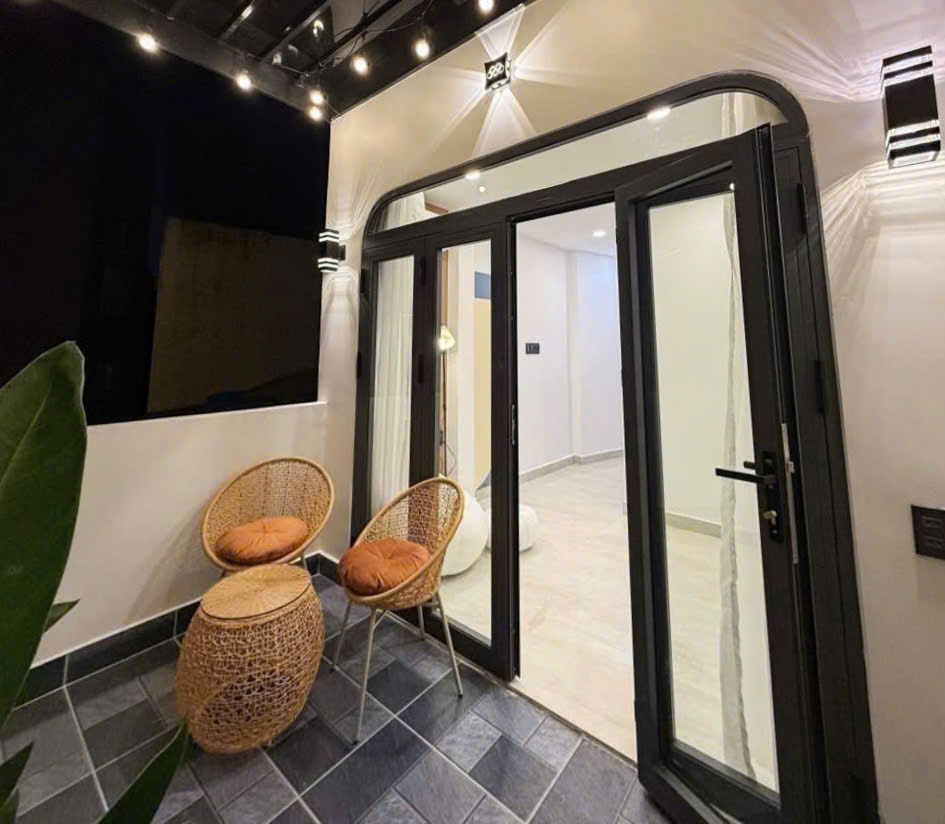 Nhà mới đẹp Cách Mạng Tháng Tám - Quận 3 - 67 m2 - 4 Tầng Sân thượng - 4.89 tỷ