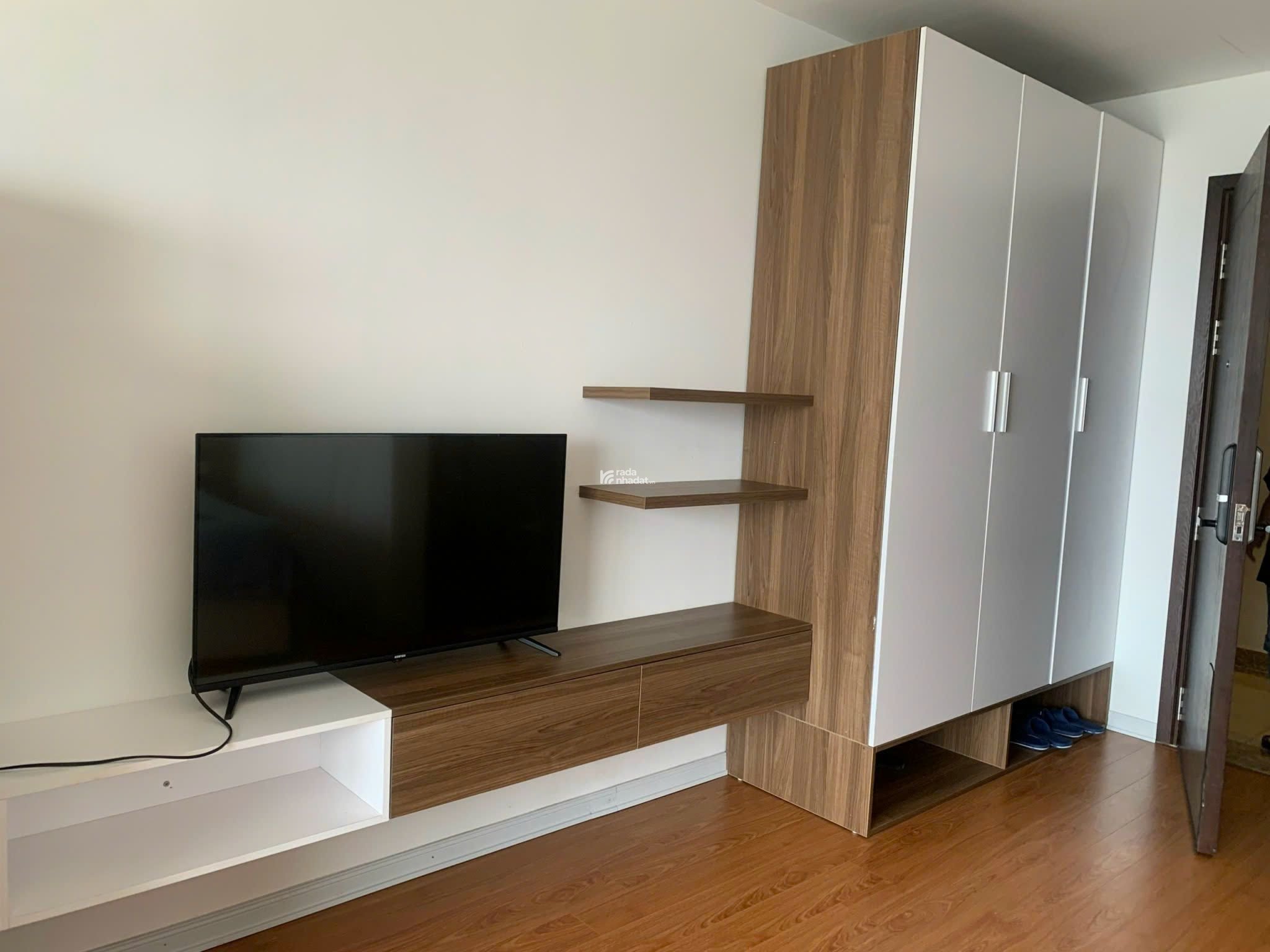 Chính chủ C2 4003 studio 40m2 view hồ đủ đồ cho thuê vào ở ngay giá 12tr 0325 643 *** xem nhà 24/24