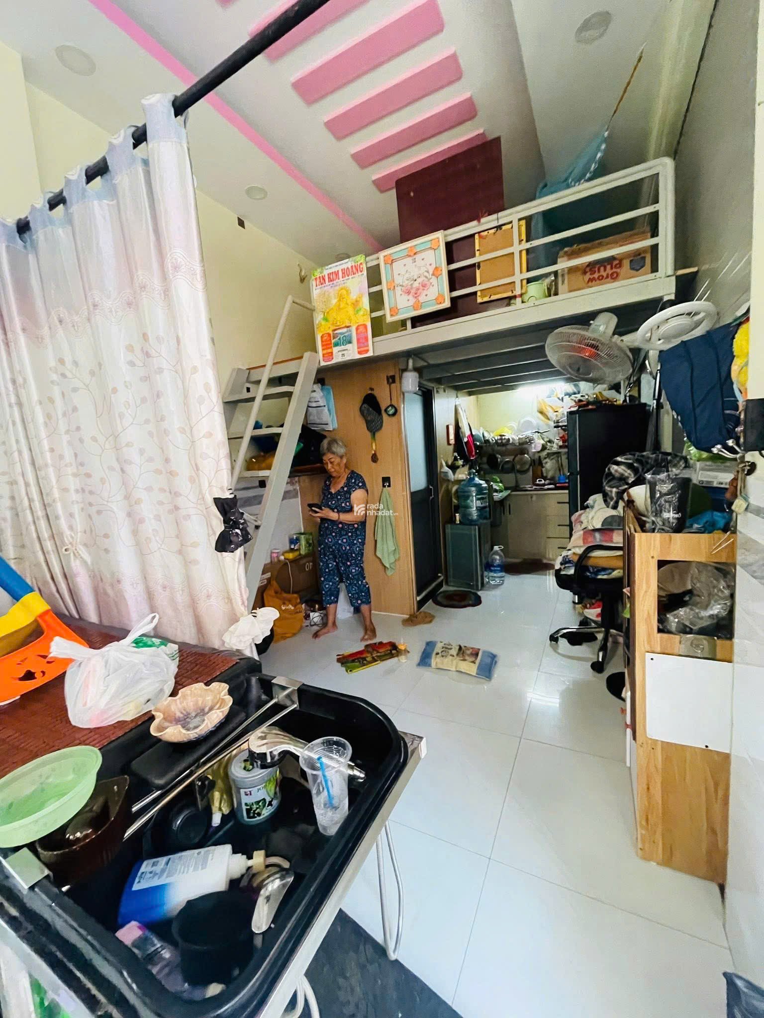 nhà phố 3 tầng cạnh Phú Mỹ Hưng; 5x17m 6PN; thu nhập 300tr/năm; không quy hoạch