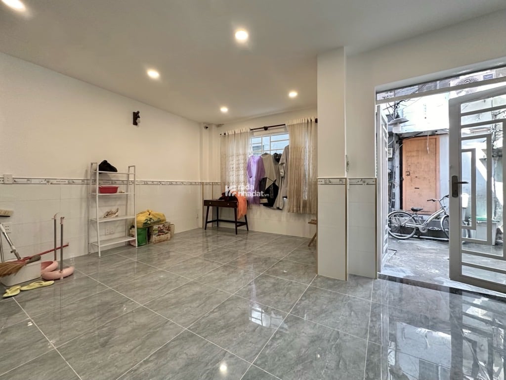 SIÊU VỊ TRÍ TRƯỜNG SA PHÚ NHUẬN - 2 CĂN RA MẶT TIỀN - 2 TẦNG MỚI ĐẸP - 6x7.5 - CHO THUÊ 10 TRIỆU