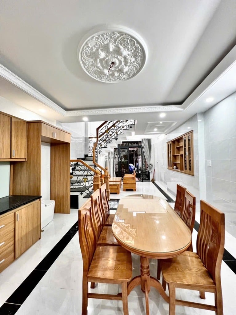 BÁN BIỆT PHỦ 6 TẦNG 128m2 NỘI THẤT SANG TRỌNG NGAY VÒNG XOAY VÕ VĂN KIỆT