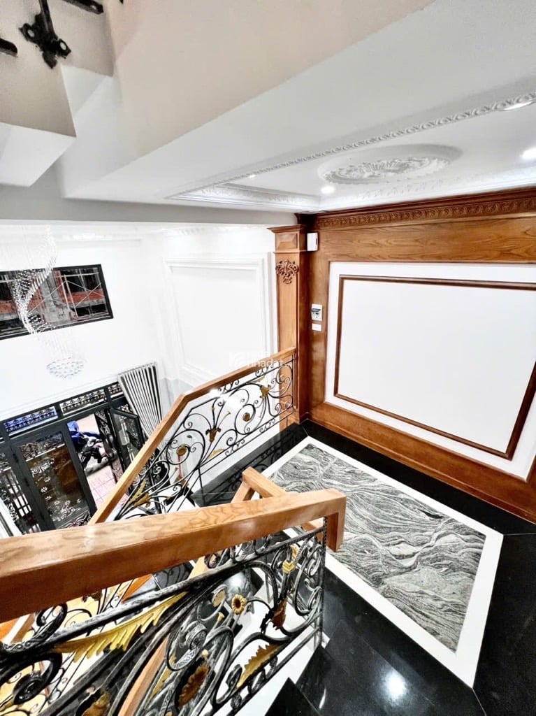 BÁN BIỆT PHỦ 6 TẦNG 128m2 NỘI THẤT SANG TRỌNG NGAY VÒNG XOAY VÕ VĂN KIỆT