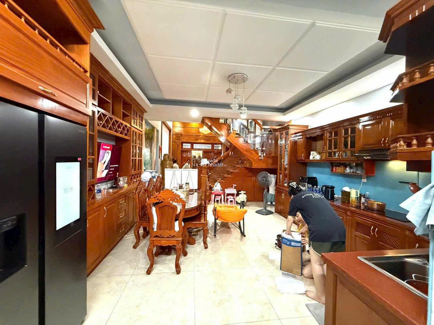LÊN SÓNG EM NHÀ PHỐ ĐẲNG CẤP- MỘT TRỤC THÔNG - 4 TẦNG - 105M2 - TIỆN KINH DOANH  - CHỈ 11,6 TỶ TL .
