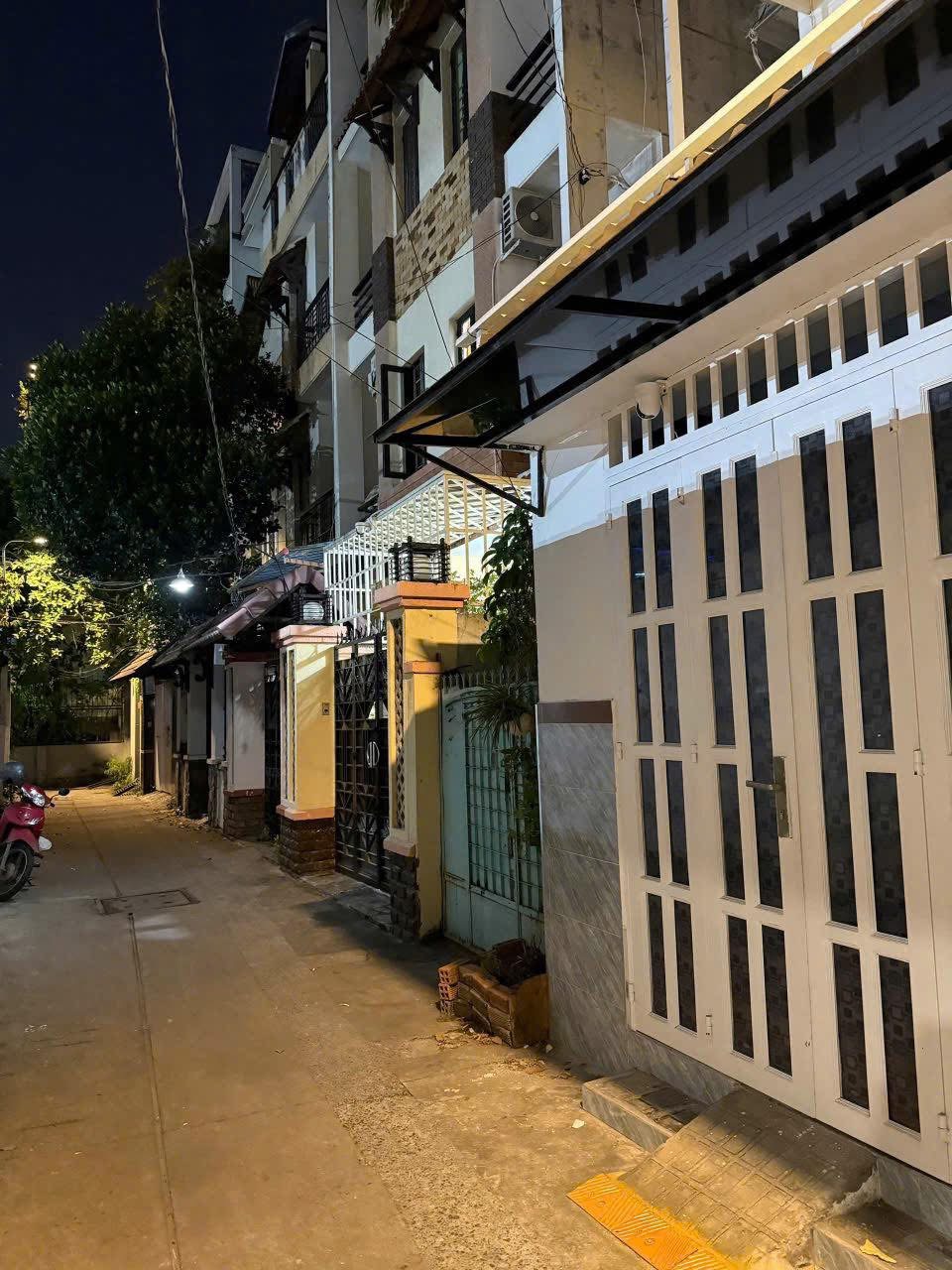 Cần bán gấp nhà đường Lam Sơn Phú Nhuận, 44m2 SHR hoàn công đủ giá 3 tỷ 650 TL