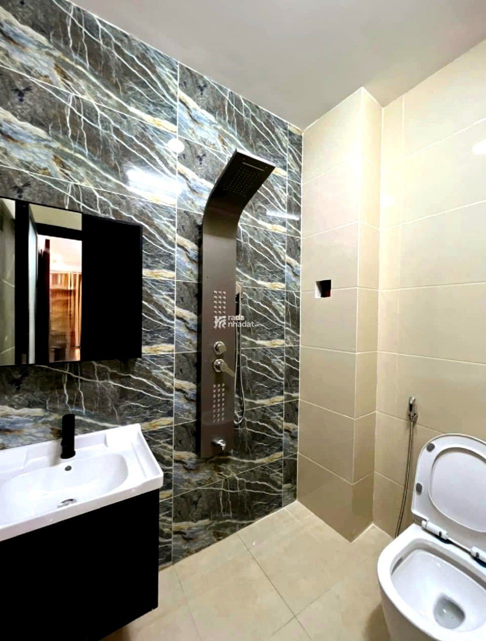 Nhà đẹp 6 lầu bán gấp, hẻm ô tô, đường Trần Thị Trọng, P. 15, Tân Bình, chỉ 6,3 tỷ TL