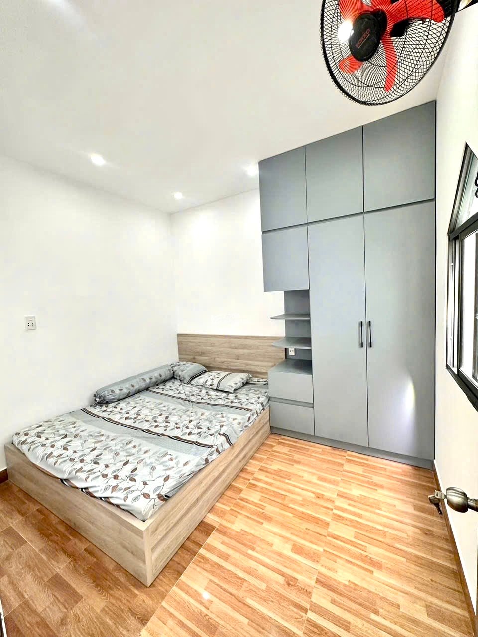 9TR NHÀ 2PN2WC NGAY NGUYỄN VĂN CÔNG GV GẦN SÂN BAY