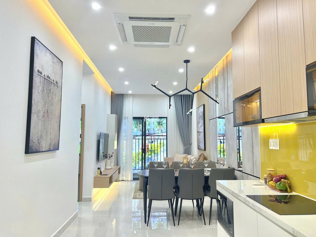 Căn hộ thương mại ngay mặt tiền Quốc Lộ 1A, trung tâm Bến Lức