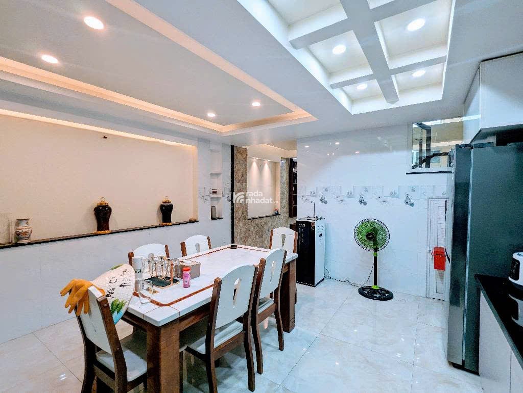 Nhỉnh 7T cách Cresent Mall chỉ 2P - nhà phố 3 lầu -75MV - sang xịn full nội thất - ôtô tới nhà