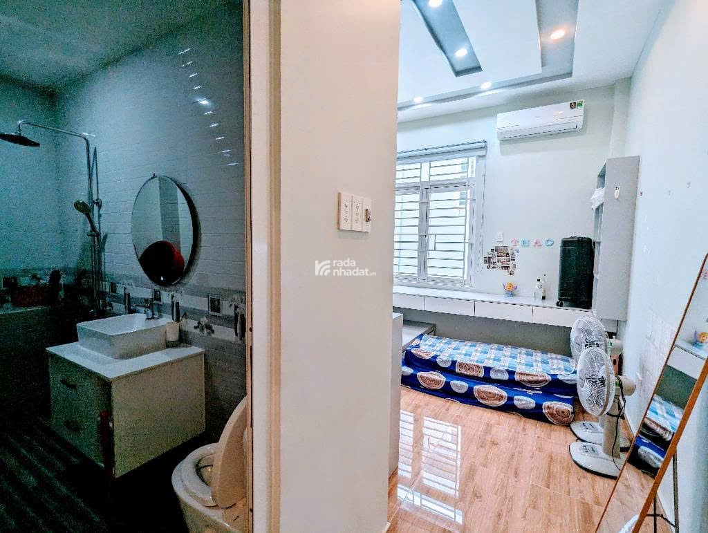 Nhỉnh 7T cách Cresent Mall chỉ 2P - nhà phố 3 lầu -75MV - sang xịn full nội thất - ôtô tới nhà