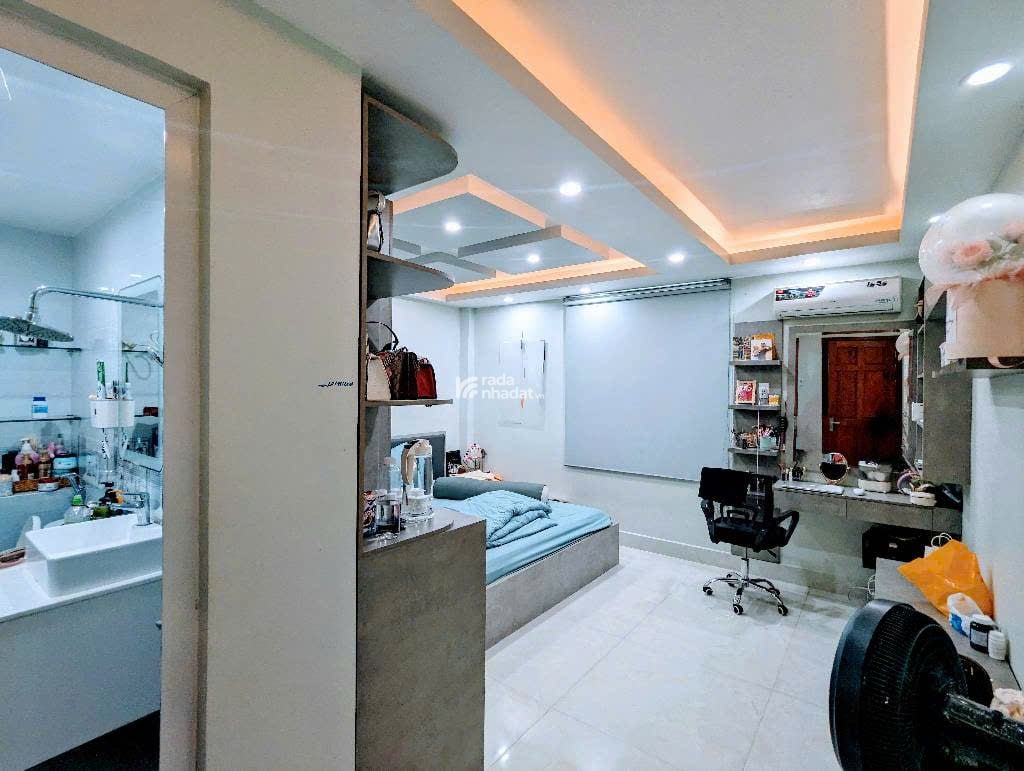 Nhỉnh 7T cách Cresent Mall chỉ 2P - nhà phố 3 lầu -75MV - sang xịn full nội thất - ôtô tới nhà