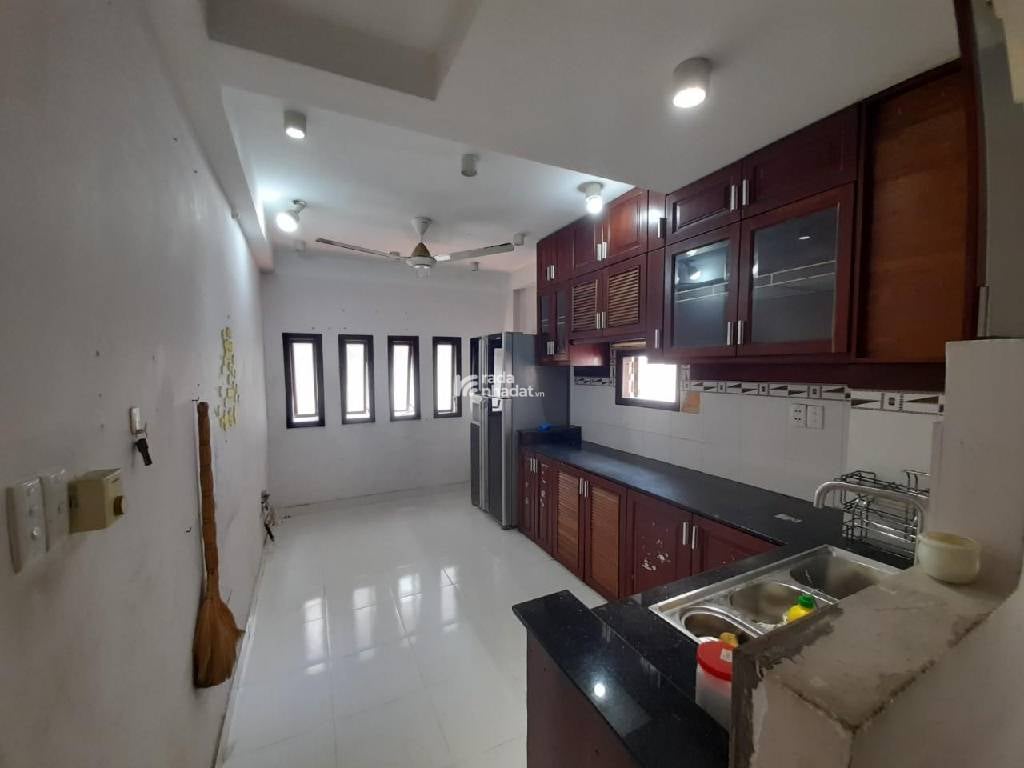 Bán gấp nhà phố 5 Tầng BTCT CMT8 Q3 Gần Metro, CV Lê Thị Riêng, Giá chỉ 3,9 tỷ